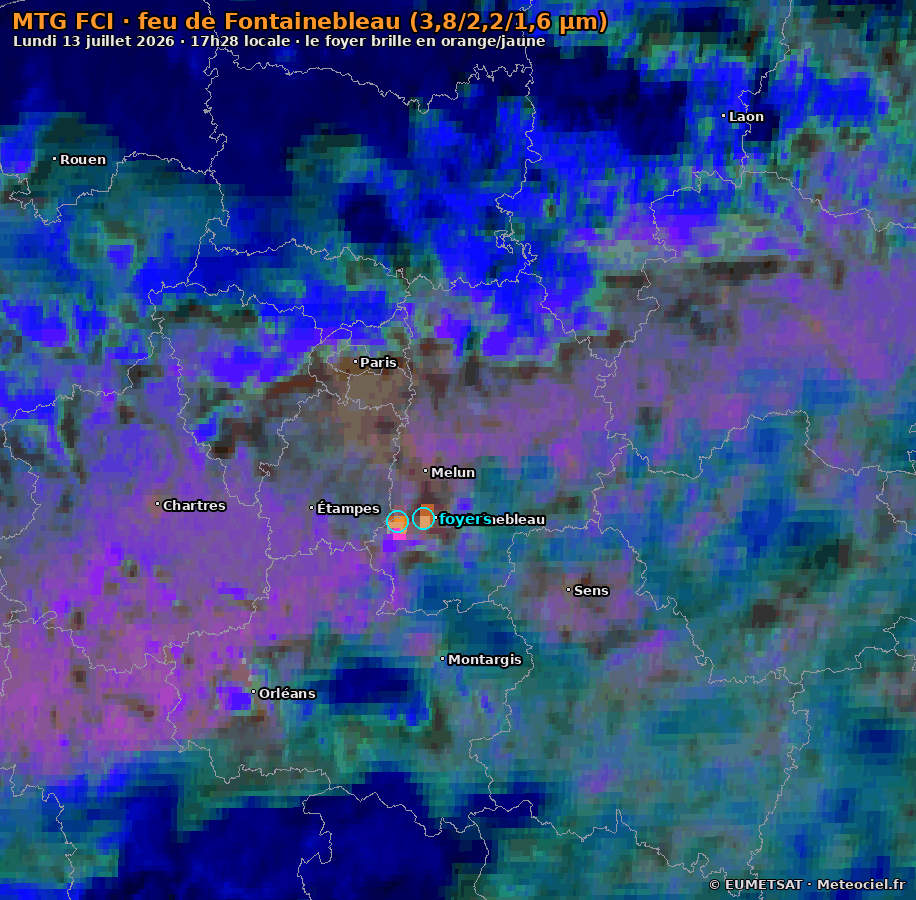 Animation Fire Temperature RGB de 17h28 à 17h48 : les deux foyers de Fontainebleau brillent en rouge-orange sur un fond verdâtre, nuages en bleu, limites de départements.